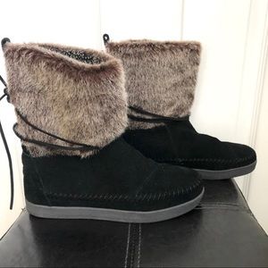 Toms Nepal black suede boots with brown faux fur 7.5